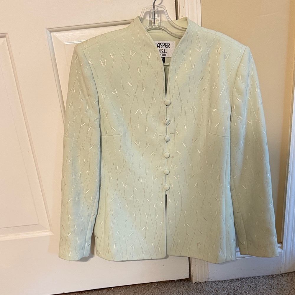 Kasper Women's Light Green Blazer, gorgeous Creme de menthe color, comfortable w
